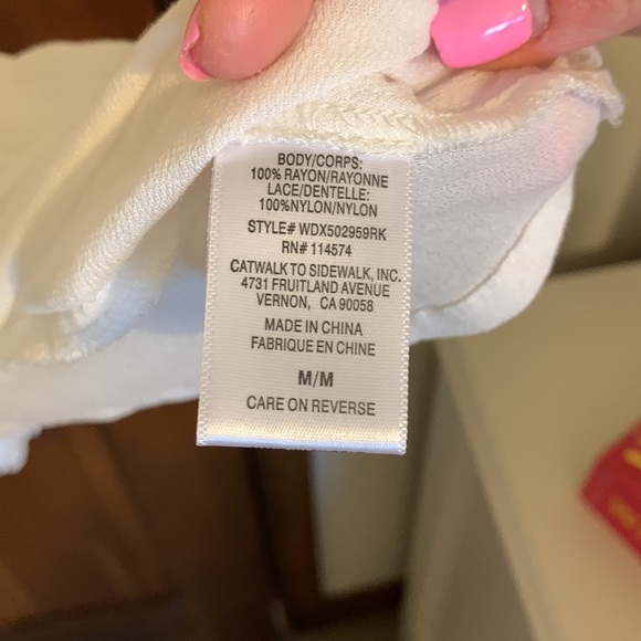 Long sleeve white blouse with lace accents - Picture 4 of 4